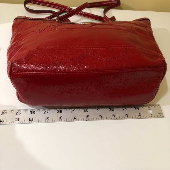 COACH Red Patent Leather Signature Stitch Shoulder Bag Tote + Wristlet Strap EUC - Picture 6 of 16